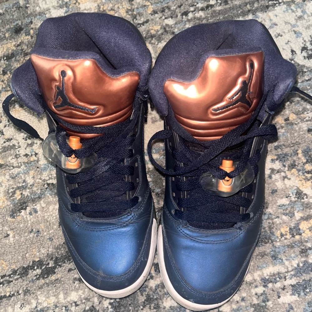 Jordan Retro Bronze